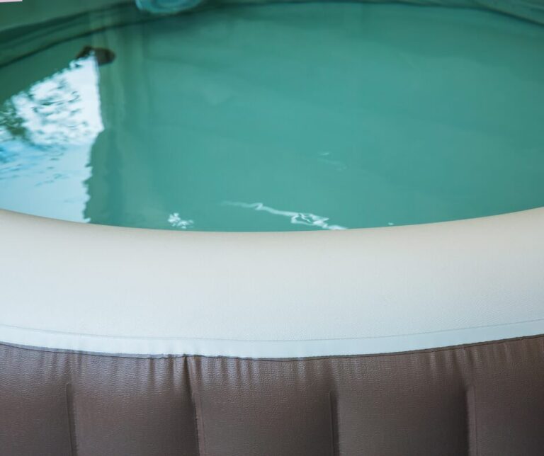 Lire la suite à propos de l’article Comment fabriquer une couverture de spa ?