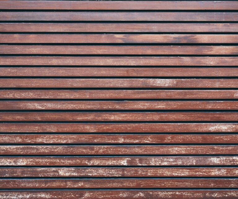 Lire la suite à propos de l’article Comment fixer un plan de travail avec des tasseaux ?