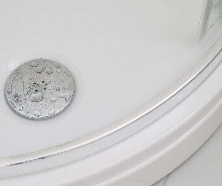 Lire la suite à propos de l’article Comment nettoyer un bac de douche antidérapant ?