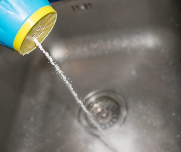 Lire la suite à propos de l’article Comment nettoyer le trou du lavabo ?