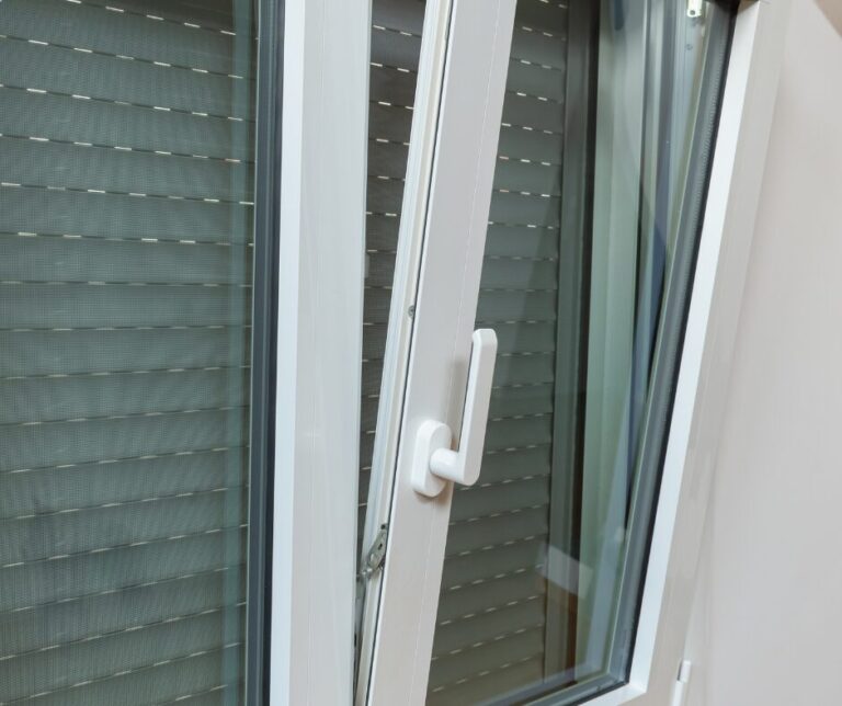 Lire la suite à propos de l’article Comment régler une fenêtre avec oscillo-battant ?