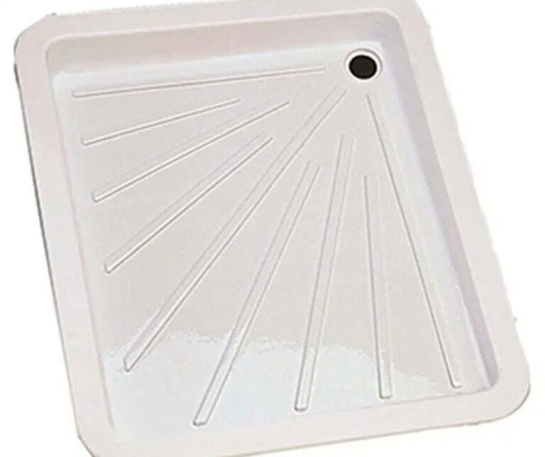 Lire la suite à propos de l’article Comment réparer un bac de douche en plastique fissuré ?