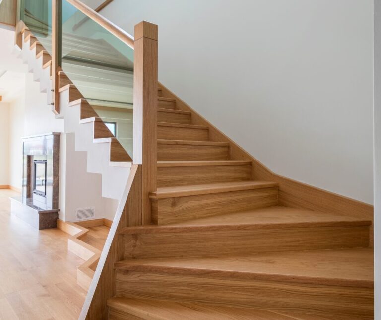 Lire la suite à propos de l’article Comment repeindre un escalier en bois ?