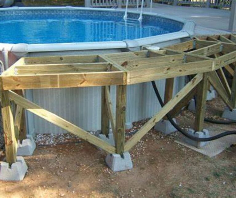 Lire la suite à propos de l’article Comment aménager autour d’une piscine hors-sol ?