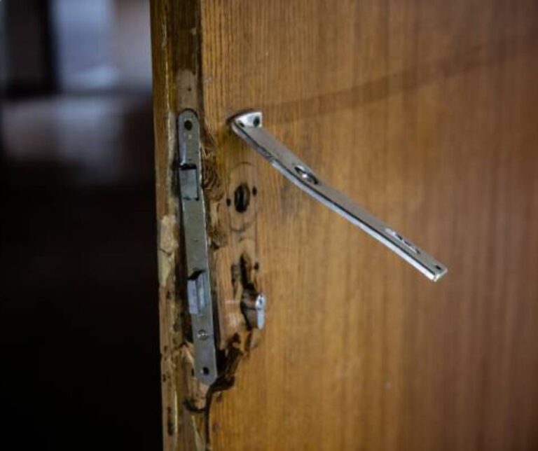 Lire la suite à propos de l’article Comment ajuster une porte qui ferme mal ?