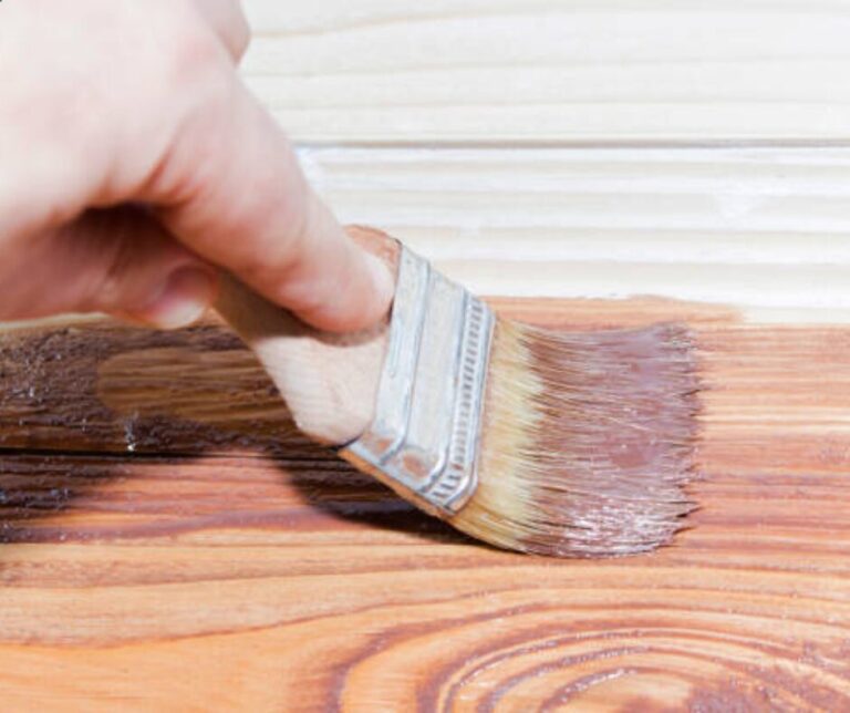 Lire la suite à propos de l’article Comment réparer une rayure profonde sur un bois vernis ?